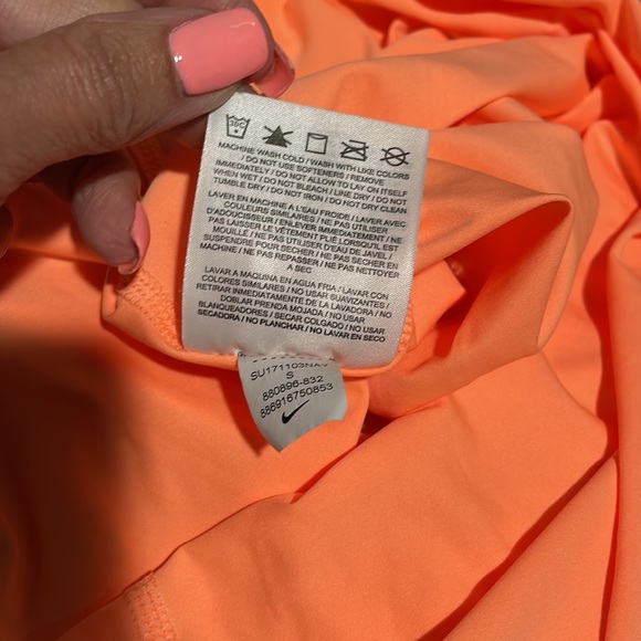 Nike Dri-Fit top in orange. Back straps unique. - Picture 7 of 7